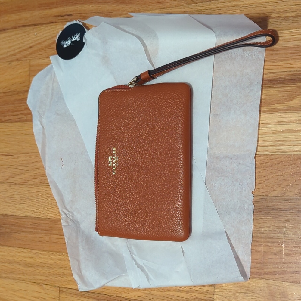 NEW/ UNUSED - Coach Corner Zip Wristlet - Brown